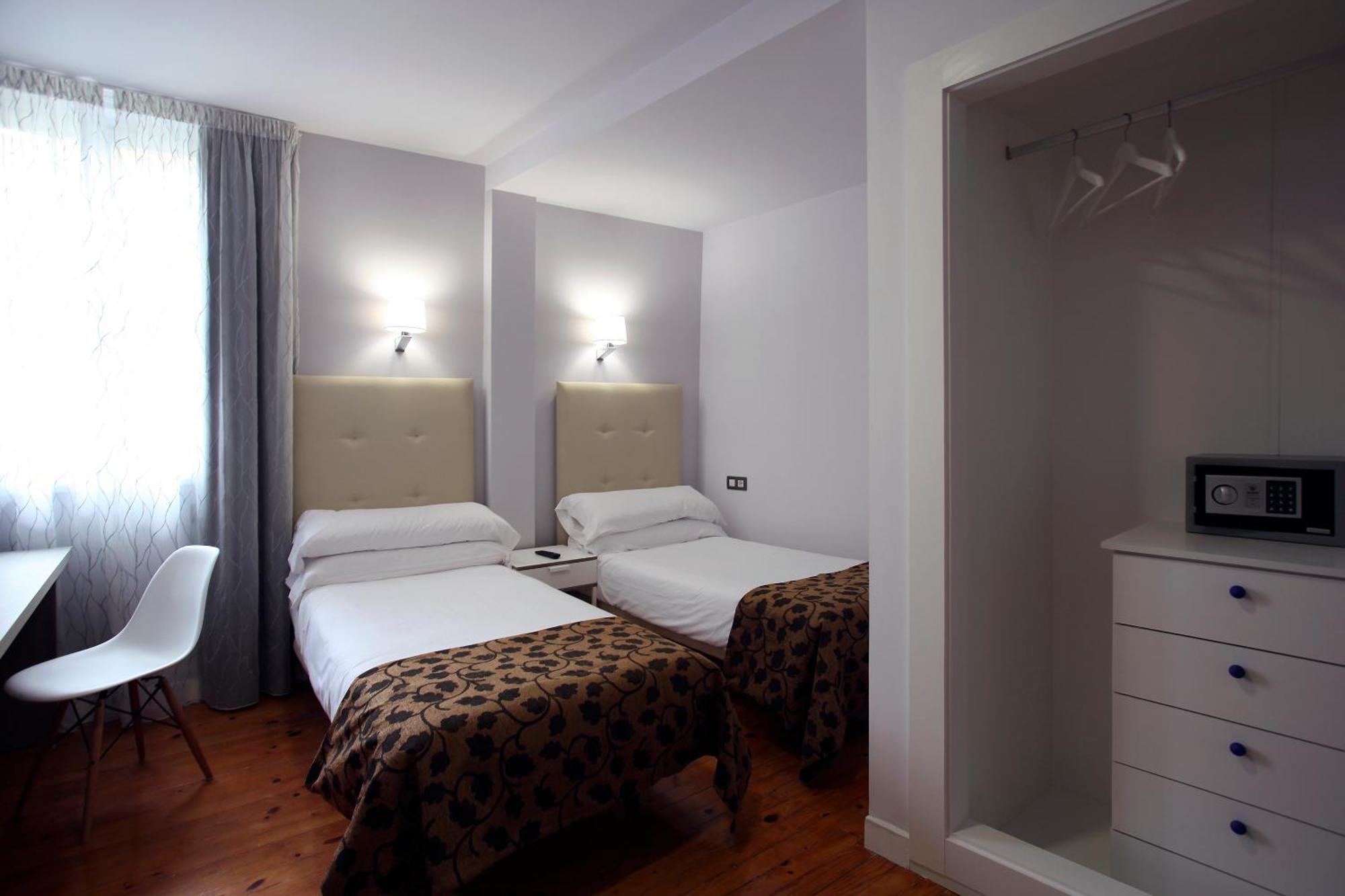 Doppel- oder Zweibettzimmer
